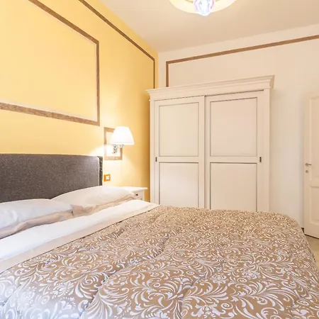 A Stones Throw From The Uffizi, Ponte Vecchio, Duomo, Piazza Pitti